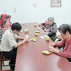 2015-09-24 中秋活動-剝柚子比賽 