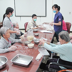 2016-04-01-包潤餅活動